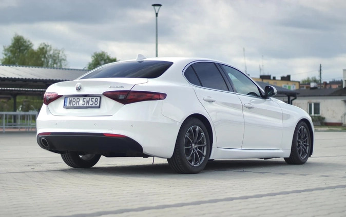 Alfa Romeo Giulia cena 97000 przebieg: 101000, rok produkcji 2018 z Białobrzegi małe 29